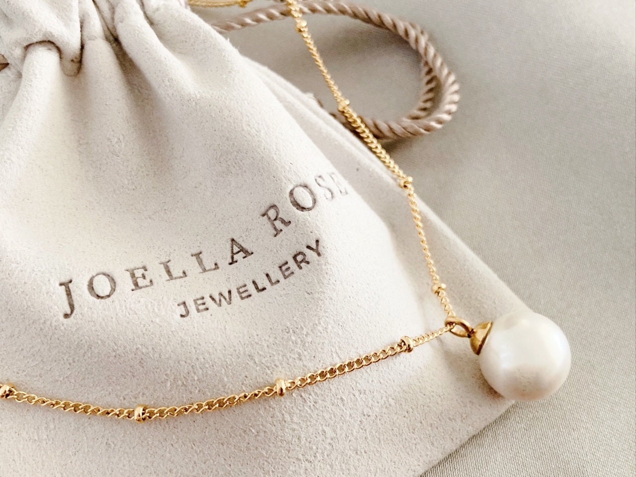 18K Gold Pearl Pendant Necklace: Satellite Chain