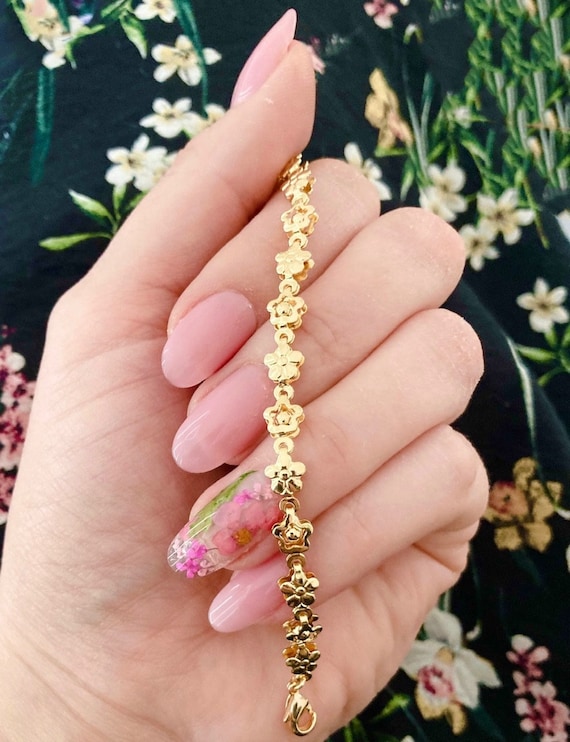 18k Gold Delicate Floral Bracelet