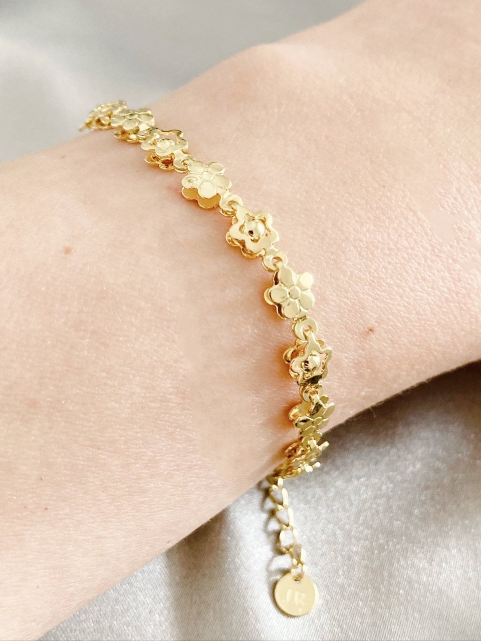 18Kゴールドフラワーブレスレット：繊細な花のチェーン、彼女への