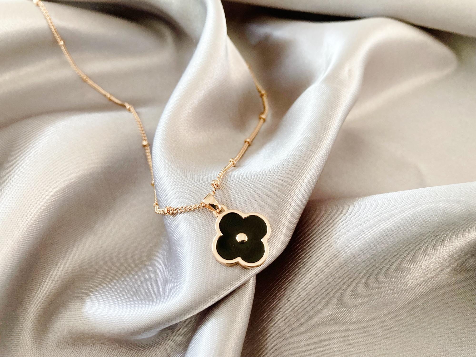 黒のクローバーネックレス ゴールドメッキ Clover necklace black onyx - Etsy 日本