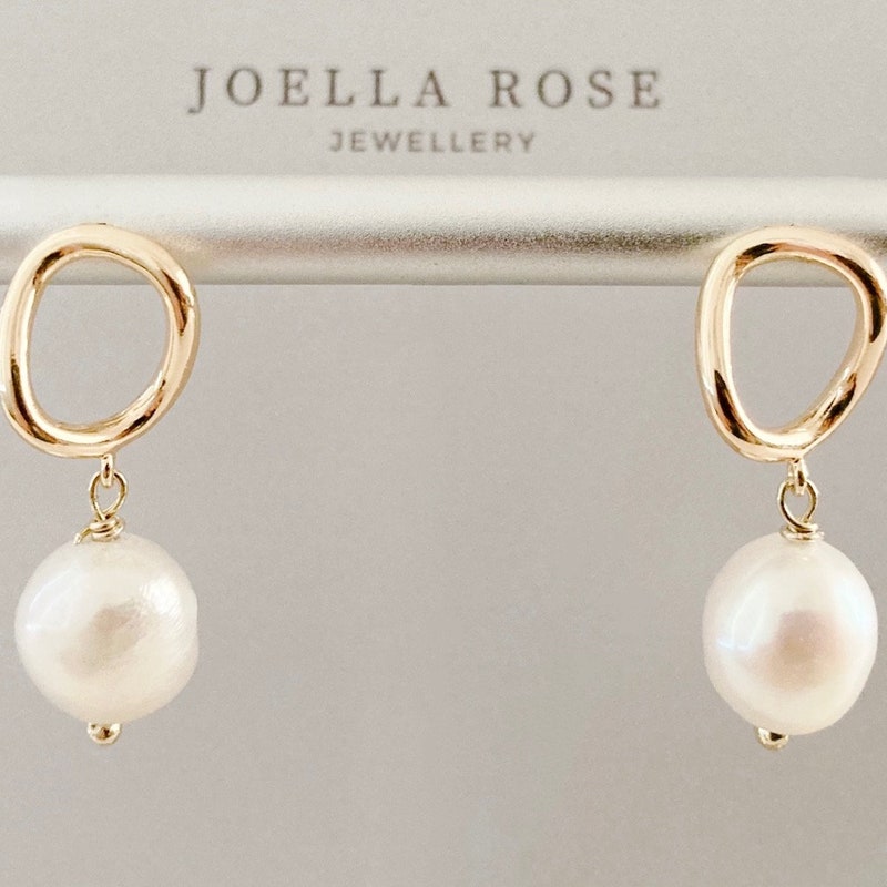 Beautiful Pearl Drop Earring