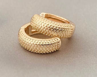 Petites boucles d'oreilles Huggie en or 18 carats, boucles d'oreilles de tous les jours, minimaliste, cadeau pour elle