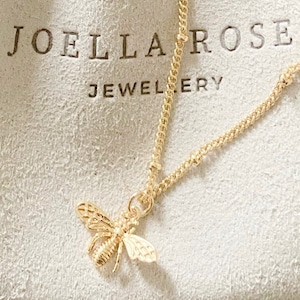 Collier avec pendentif abeille en or 14 carats, bijoux abeille, collier bohème, collier minimaliste, collier abeille délicat, chaîne satellite, tous les jours