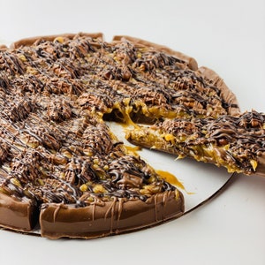 Chocolate Caramel Pecan Pizza