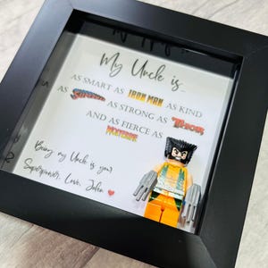 Personlig ram för farbror superhjälteminifigur, födelsedagspresent
