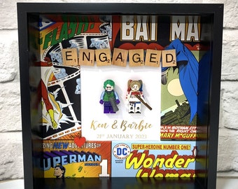 Cornice personalizzata con minifigure di supereroe, regalo di fidanzamento o matrimonio