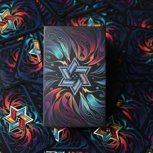 Tarot de la force élémentaire. Un jeu de 78 cartes présente l'énergie des couleurs et le symbolisme des quatre éléments pour l'interprétation.