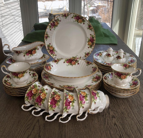 ロイヤルアルバート Old Country Roses ケーキ皿 10枚セット Vintage Dinner Set, Royal Albert Old Country Roses 48 Piece