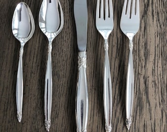 1847 Rogers Bros. 'garland' Pattern Silverplate Flatware. Service
