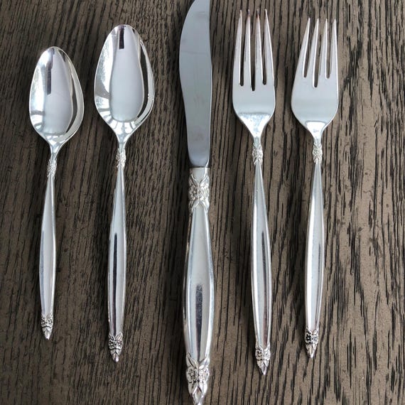 1847 Rogers Bros. 'garland' Pattern Silverplate Flatware. Service