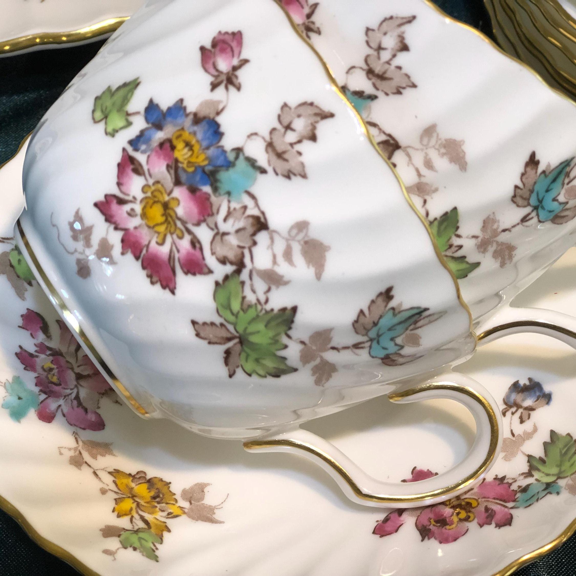 Minton, Vermont Pattern. English Bone China, Dinner for 8 in