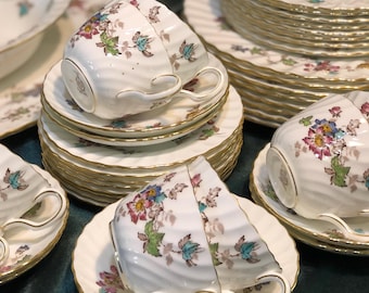 Minton, Vermont Pattern. English Bone China, Dinner for 8 in