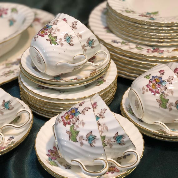 Minton, Vermont Pattern. English Bone China, Dinner for 8 in
