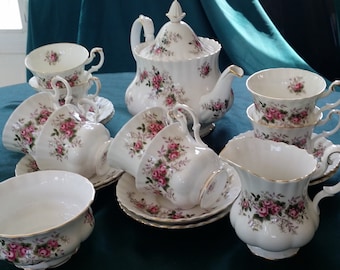 Royal Albert Lavender Rose VNTG 20 piece Tea Service for 8. Mothers Day Gift for Mom.  Excellent Condition.