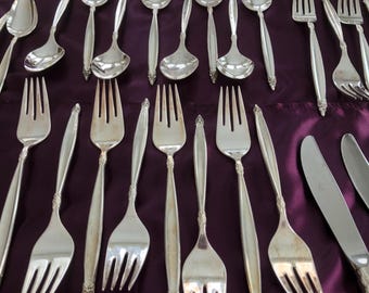 1847 Rogers Bros. 'garland' Pattern Silverplate Flatware. Service