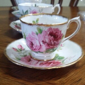Royal Albert American Beauty Tea Cup and Saucer Set, Vintage, in Excellent condition