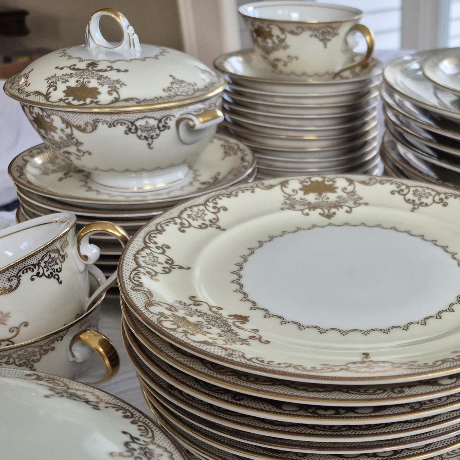 Meito Prince Royal 96 Piece Dinner Set. Hand Painted, Made in