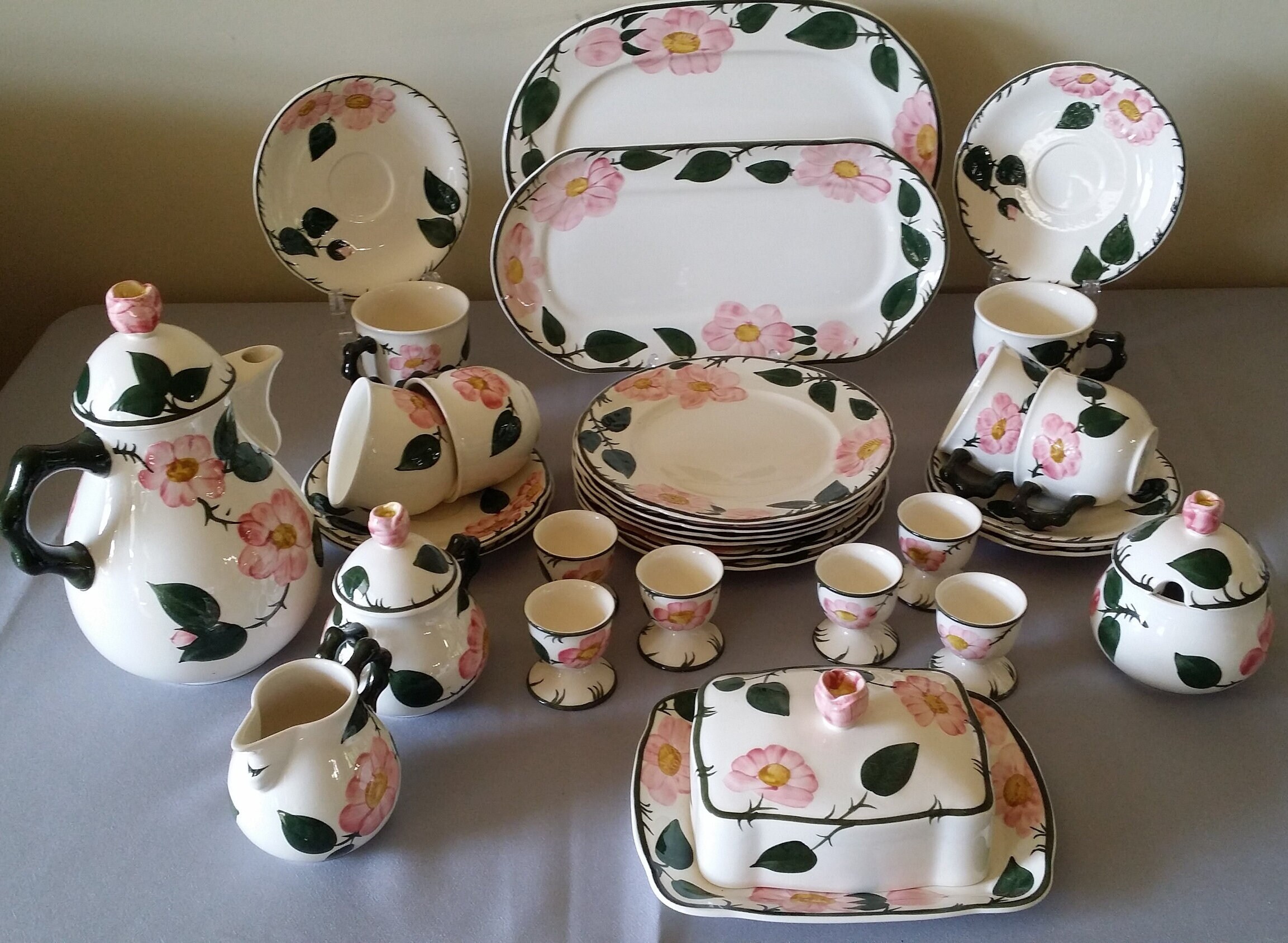 35pc Villeroy and Boch, Wild Rose Series Extensive Breakfast  