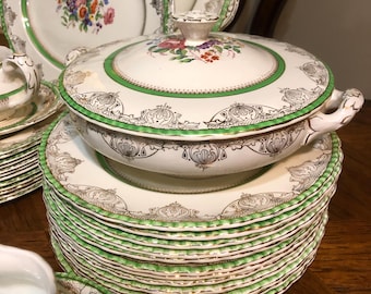 W.H. Grindley (creampetal), 1936-1954. 95 Pcs. Green Banding