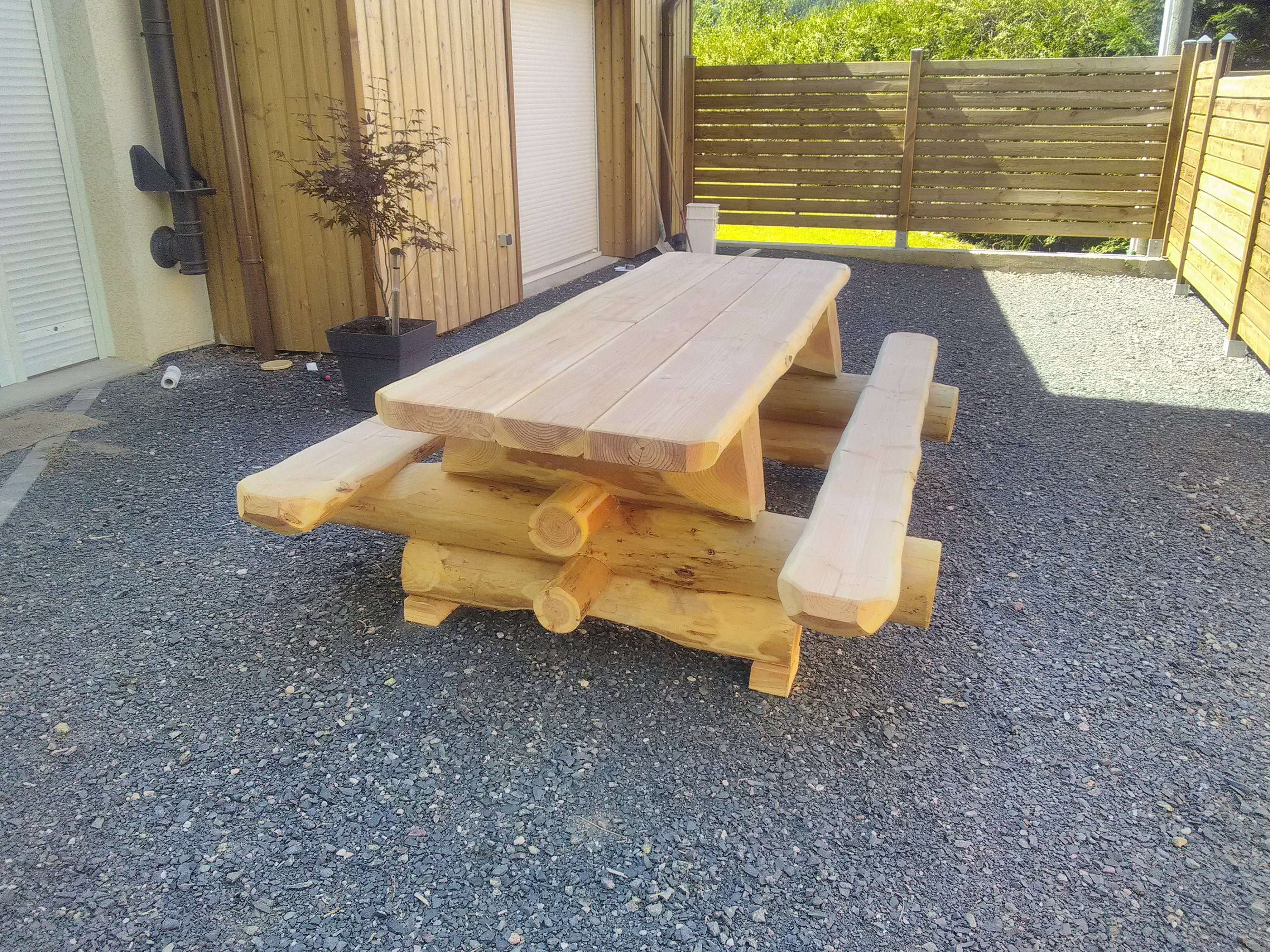 L.2M, Table en Bois Modèle Canada. Salon de Jardin Rondin Bois.