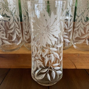 White Stenciled Daisy Glasses - Set of 7