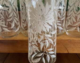 White Stenciled Daisy Glasses - Set of 7