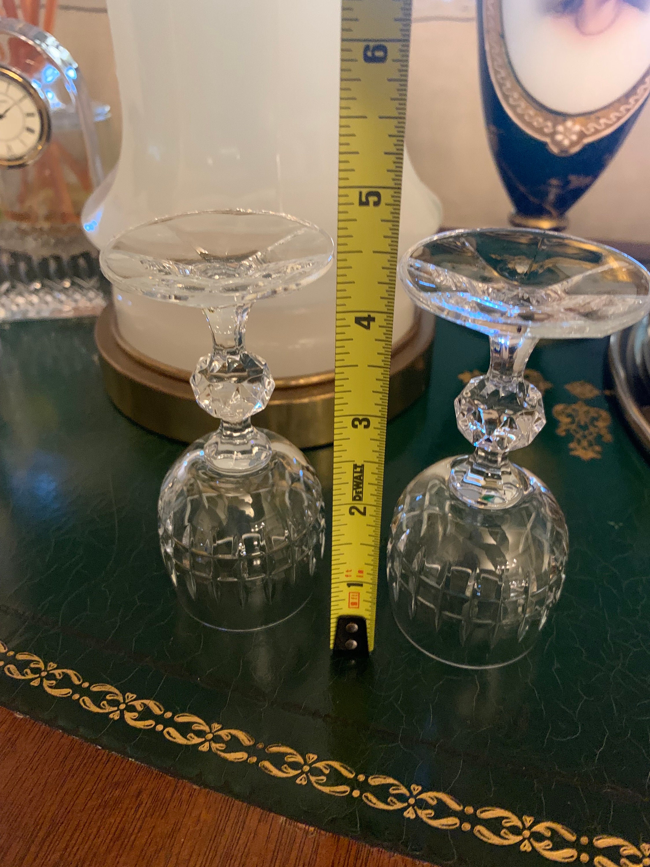 8 verres à liqueur évasés ancien en verre coloré - Arts de la table