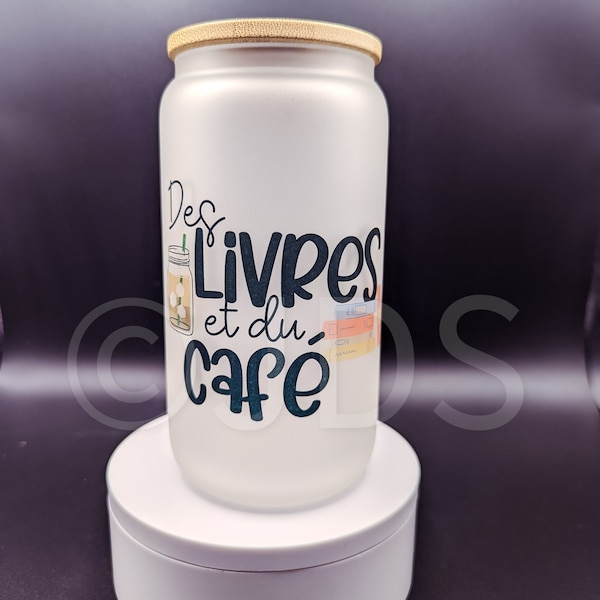 Des livres et du café | cadeau professeur fichier | design français| Sublimation français | Cricut | graphic | tasses | verre glacé | libbey