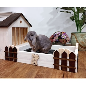 Clean House Konijnenbak van massief hout als cadeau-idee, voederbak voor konijnen in ranchstijl, konijnentoilet met rooster, hooibak. Handgemaakt in Italië.