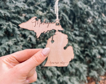 Traverse City Love Ornament Gift Tag