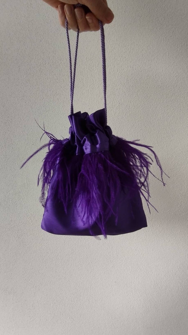 Borsa a Sacchetto con Piume Viola Scuro