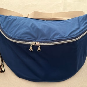 Maxi ultramarine blue banana