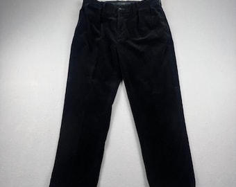 Calça Polo Ralph Lauren Ethan vintage masculina, tamanho 36/32, em veludo cotelê preto com pregas.