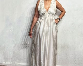 Abito da notte lungo Barbizon Boutique in raso avorio con inserti in pizzo, taglia M.