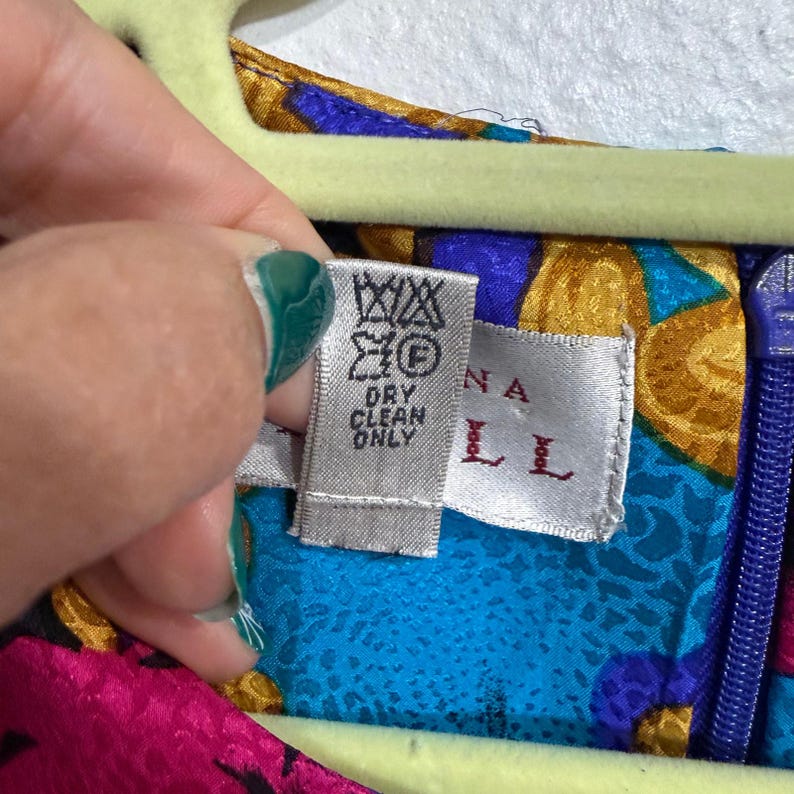 Abito Adrianna Papell 100% seta con stampa a foulard nei toni gioiello, taglia 8 immagine 6