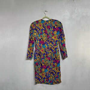 Abito Adrianna Papell 100% seta con stampa a foulard nei toni gioiello, taglia 8 immagine 9