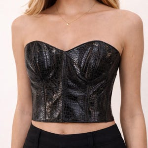 Top corsé sin tirantes estilo años 20 de piel sintética negra con relieve de cocodrilo de Cache, talla 10