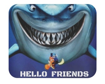 Le monde de Nemo Disney avec Bruce, Dory et Marlin avec le message Hello Friends, tapis de souris (rectangle)