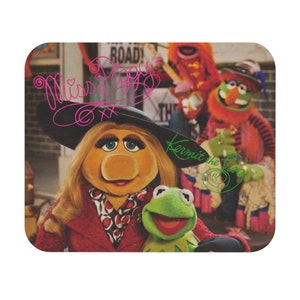 Muppets Mouse Pad: Miss Piggy, Kermit & The Mayhem with their signatures