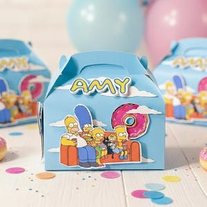 Caja de regalo personalizada con forma de casita para fiestas de Los Simpson, temática colorida de cumpleaños - Cartulina resistente, artículos de fiesta infantil con nostalgia de los 80, listos para llenar. imagen 1