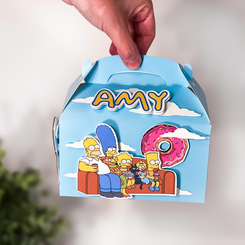 Caja de regalo personalizada con forma de casita para fiestas de Los Simpson, temática colorida de cumpleaños - Cartulina resistente, artículos de fiesta infantil con nostalgia de los 80, listos para llenar. imagen 4