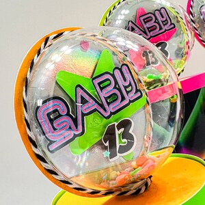 Beistle Neon Kit Festa Per 50 Persone - Cappelli, Coroncine, Strombette E Collane Fluorescenti - Assortimento Completo Per Feste A Tema - 2