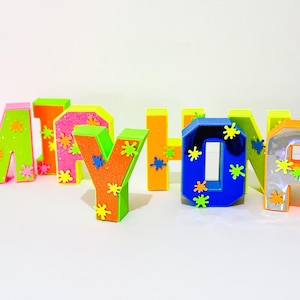 Letras 3D de festa de aniversário neon que brilham no escuro - Decoração de festa personalizada com brilho - Placa de nome neon - Adereço para festa com tema brilhante - Letras personalizadas