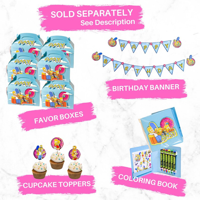 Puede incluir: Un conjunto de art&iacute;culos para fiestas con tem&aacute;tica de Los Simpson, que incluye cajas de regalo, adornos para cupcakes, una pancarta de cumplea&ntilde;os y un libro para colorear. Las cajas de regalo son azules con una imagen de la familia Simpson. Los adornos para cupcakes son amarillos con una imagen de Homero Simpson. La pancarta de cumplea&ntilde;os es azul y blanca con las palabras "Feliz cumplea&ntilde;os" en ella. El libro para colorear es azul con una imagen de la familia Simpson en la portada.