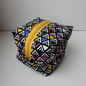 Zipper Pouch Cube 7cm/ 2,75&quot; - Colorful Triangles