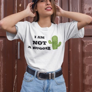 I am not a hugger - cactus T-Shirt
