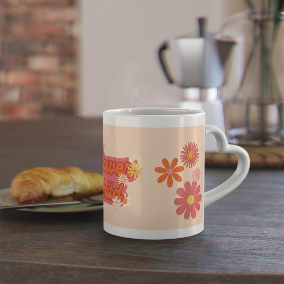 フラワーチャイルドマグ：レトロな花柄のハート型コーヒーマグ - Etsy 日本