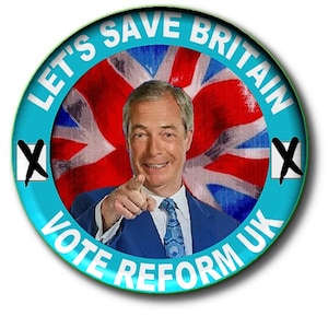 Op de afbeelding: Een ronde button met een blauwe rand en de tekst "LET'S SAVE BRITAIN" en "VOTE REFORM UK". De button toont een man die wijst, met de vlag van het Verenigd Koninkrijk op de achtergrond.