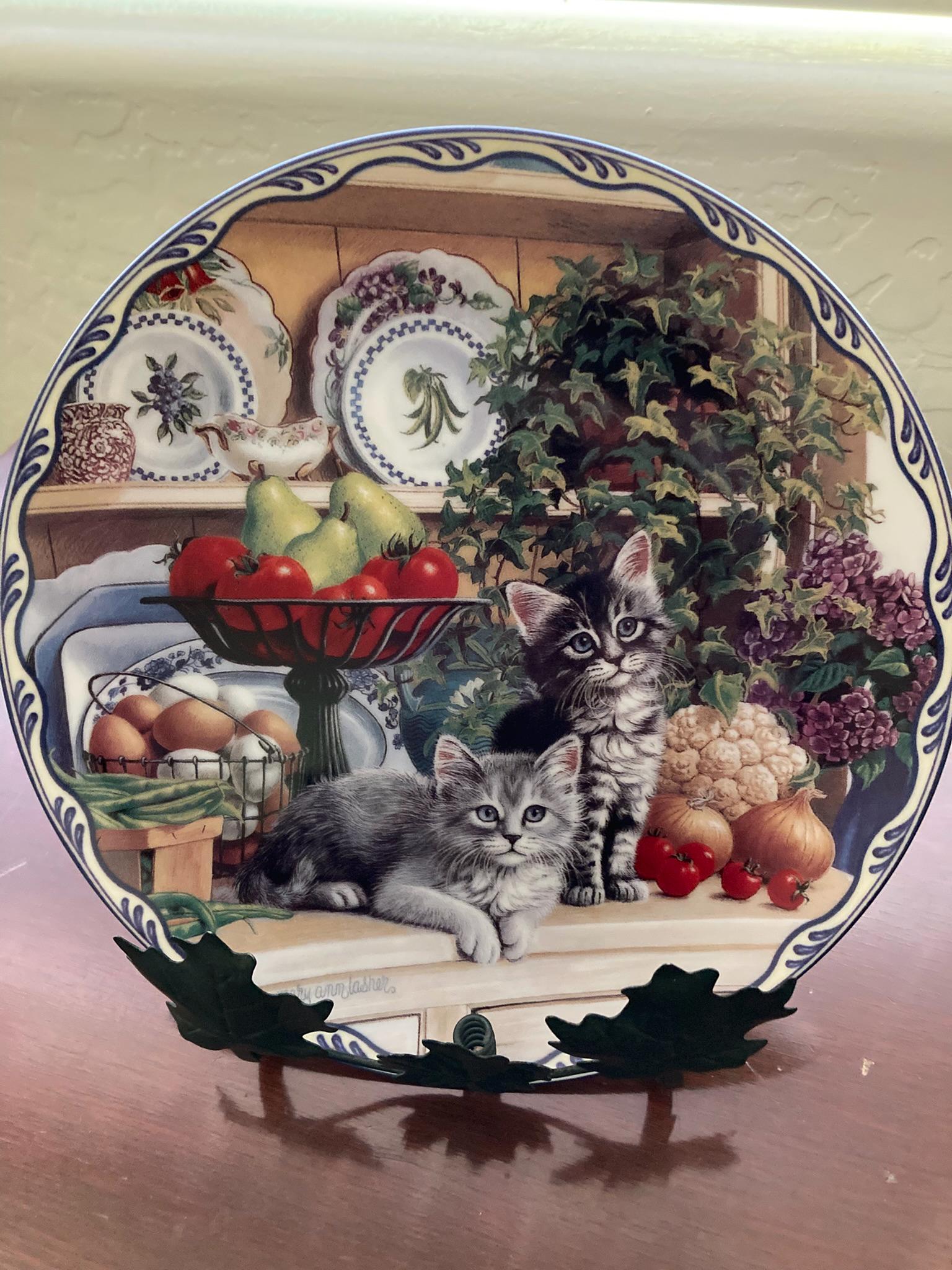 Vintage Kittens Plate. Sophie and Pearl's Garden Delights. 1995