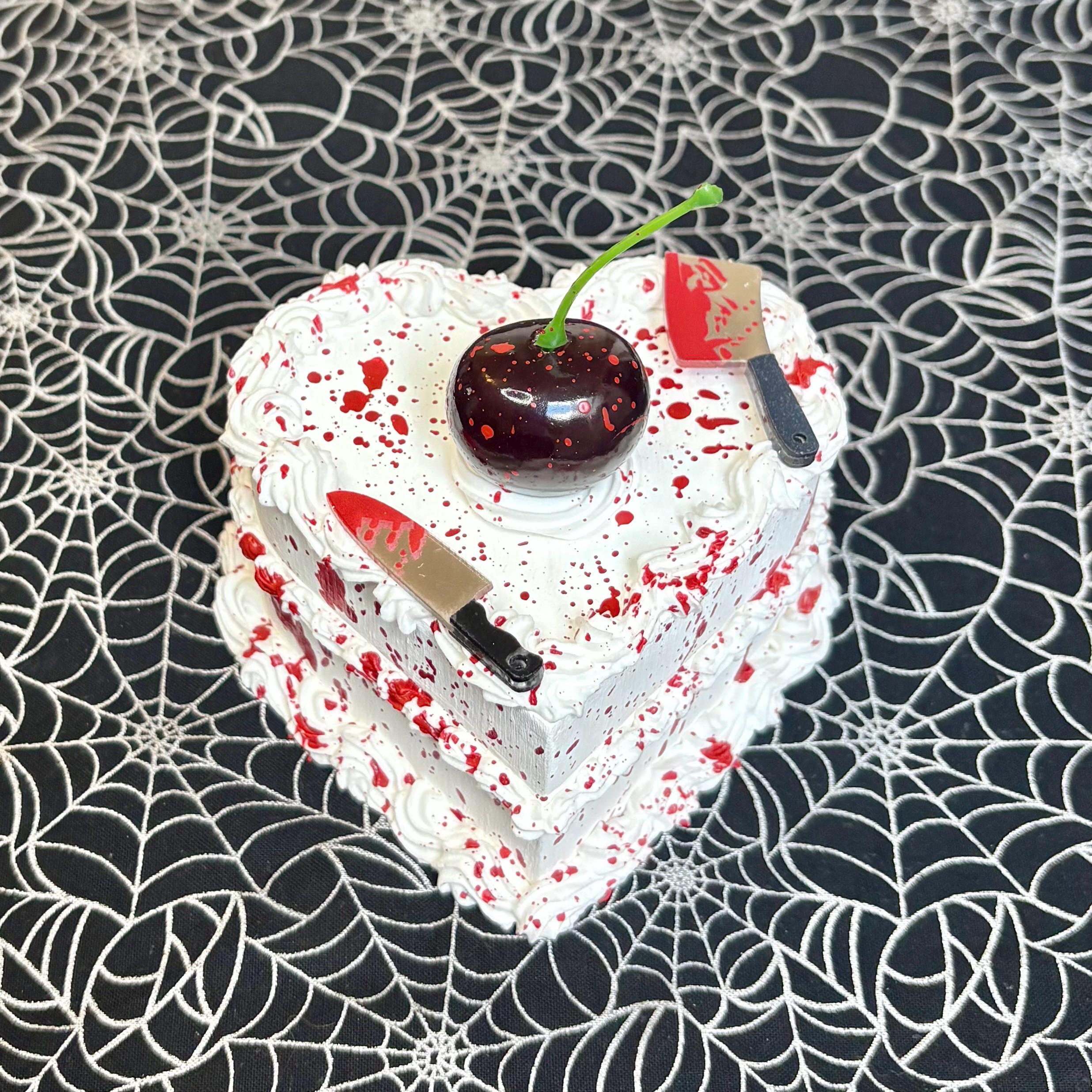 Petite boîte à bijoux en bois pour gâteau avec éclaboussures de sang de 10 cm (4 po.)